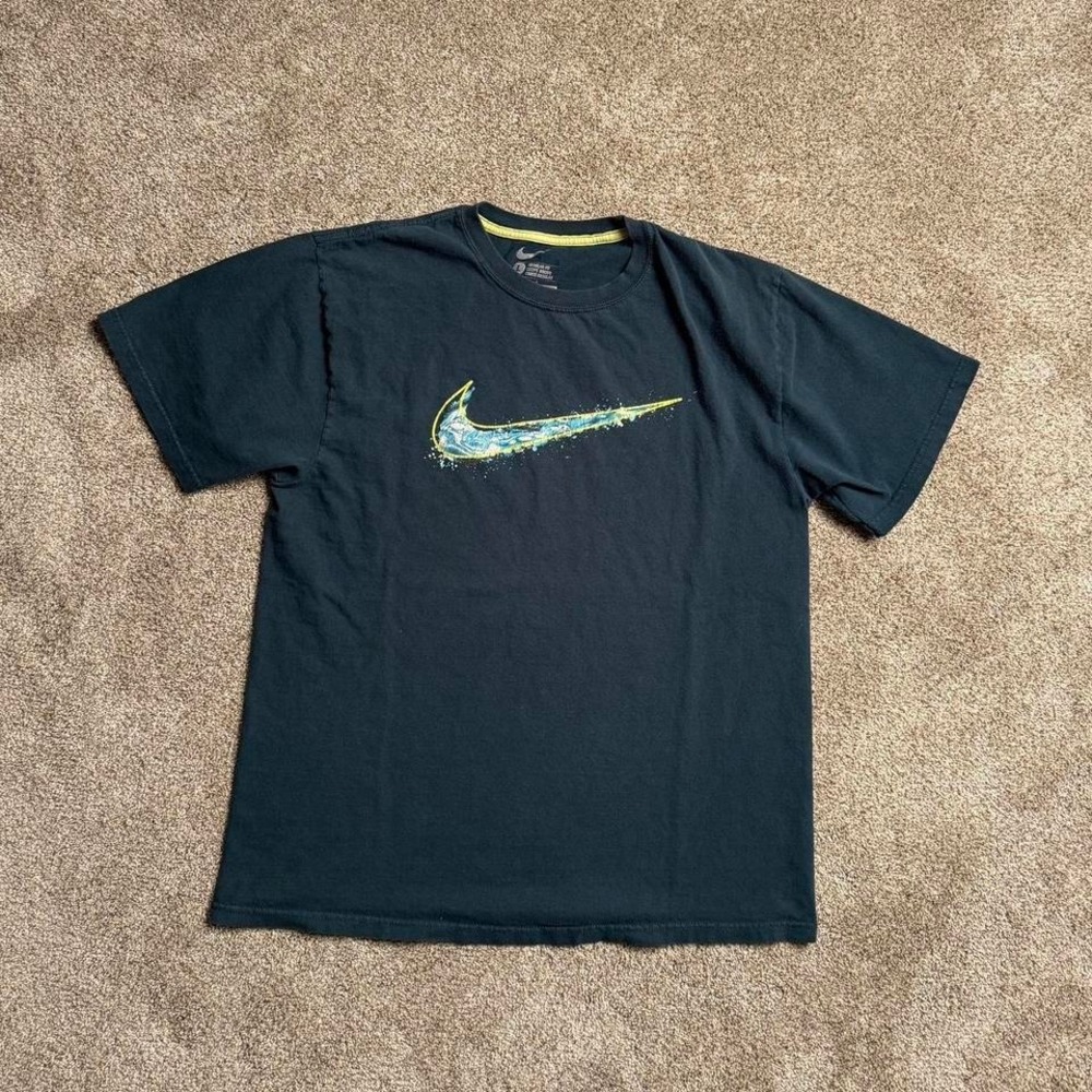 NAVY NIKE "DRIP" GRAPHIC TEE